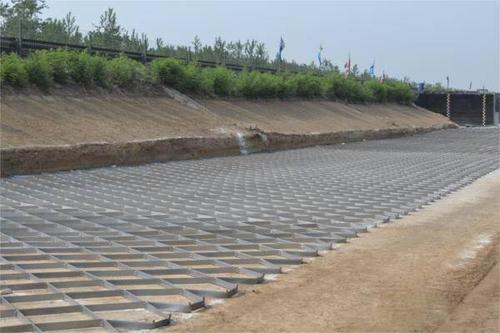 玻纖土工格柵施工損傷與什么有關(guān)？